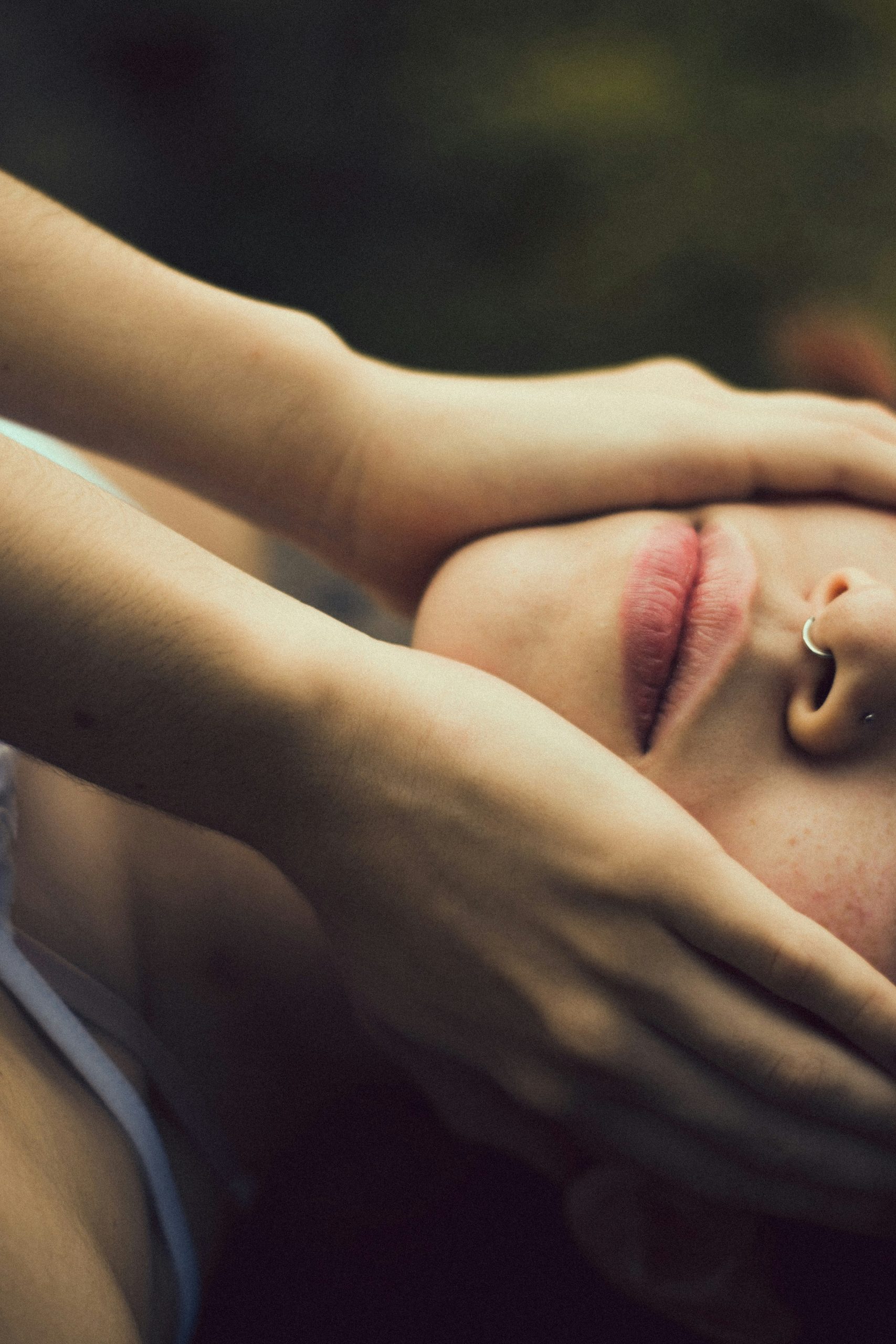 Kiefer Entspannung unterstützend bei Zahnbehandlung bild: owen vangioni auf unsplash